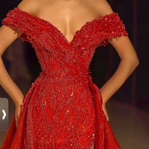 I have this dress really heavy size 16 it comes 2 pieces